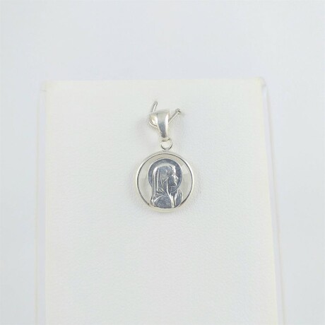 Medalla religiosa de plata 925 Virgen Niña cristal con manto, diámetro 12mm. Medalla religiosa de plata 925 Virgen Niña cristal con manto, diámetro 12mm.