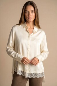 Camisa Saten Ruedo Encaje Arena