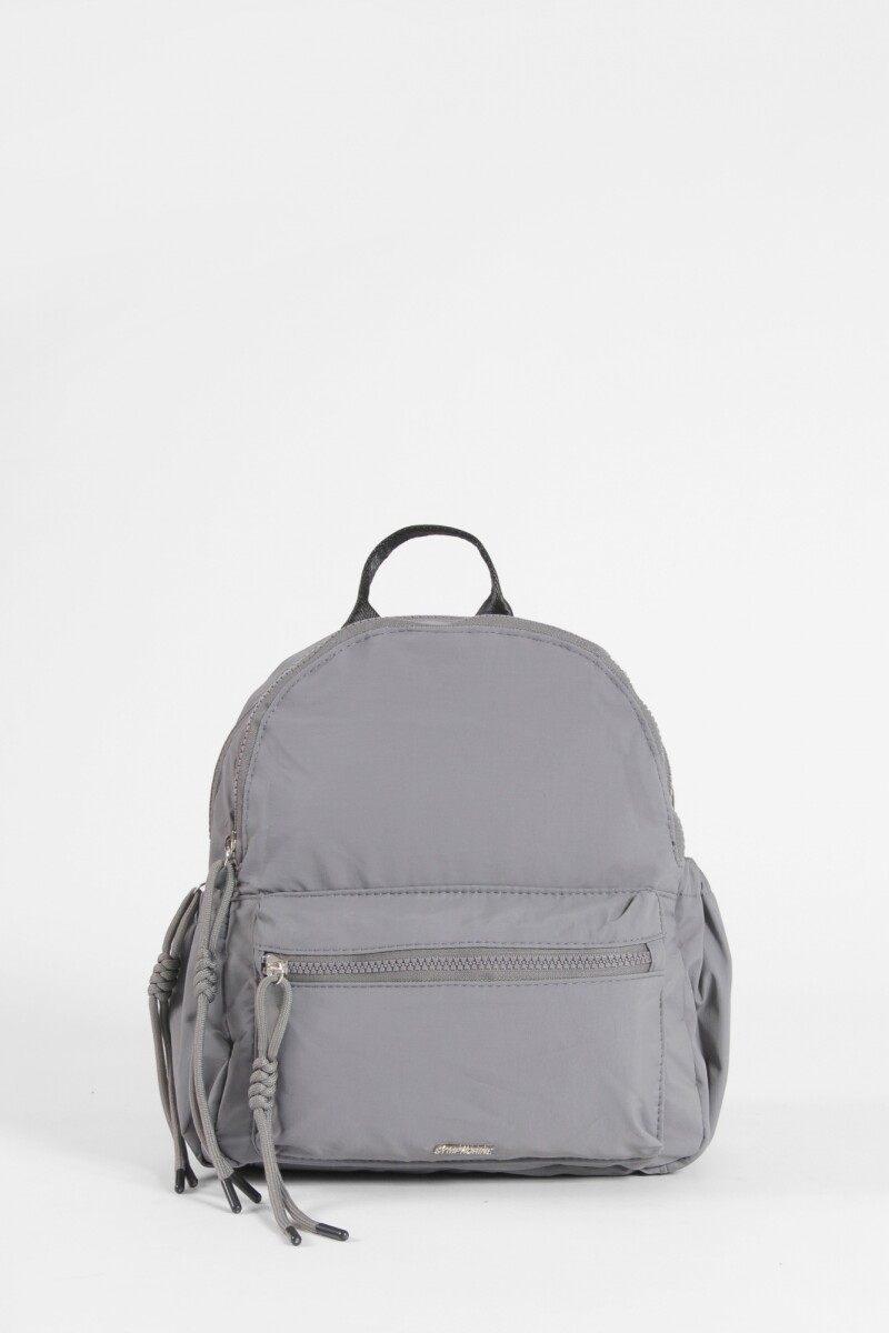 Mochila mediana cierres con strap carry gris