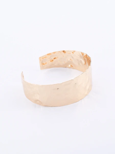 BRAZALETE MARTILLADO DORADO
