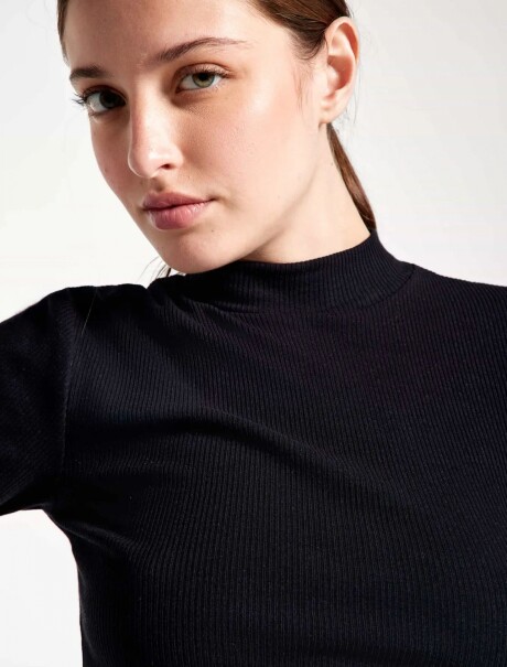 BLUSA DE CUELLO ALTO EN TELA ACANALADA NEGRO