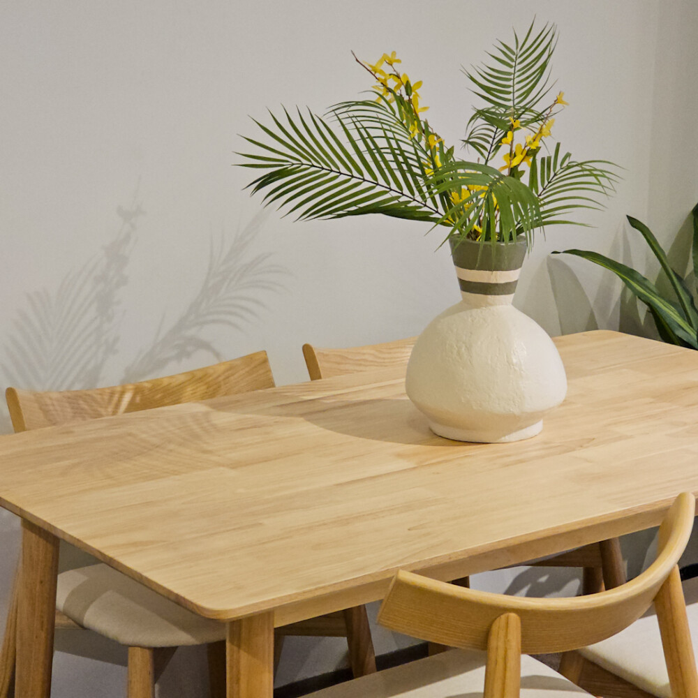 Mesa de comedor Dalia 140 x 80cm Mesa de comedor Dalia 140 x 80cm