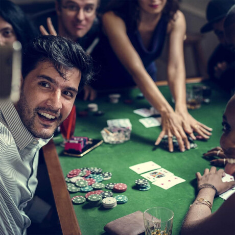 Maletín De Poker C/ Llave 300 Fichas Cartas Y Dados Jug013119