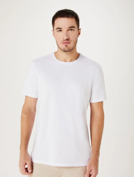 CAMISETA BÁSICA WORLD CON BORDADO BLANCO