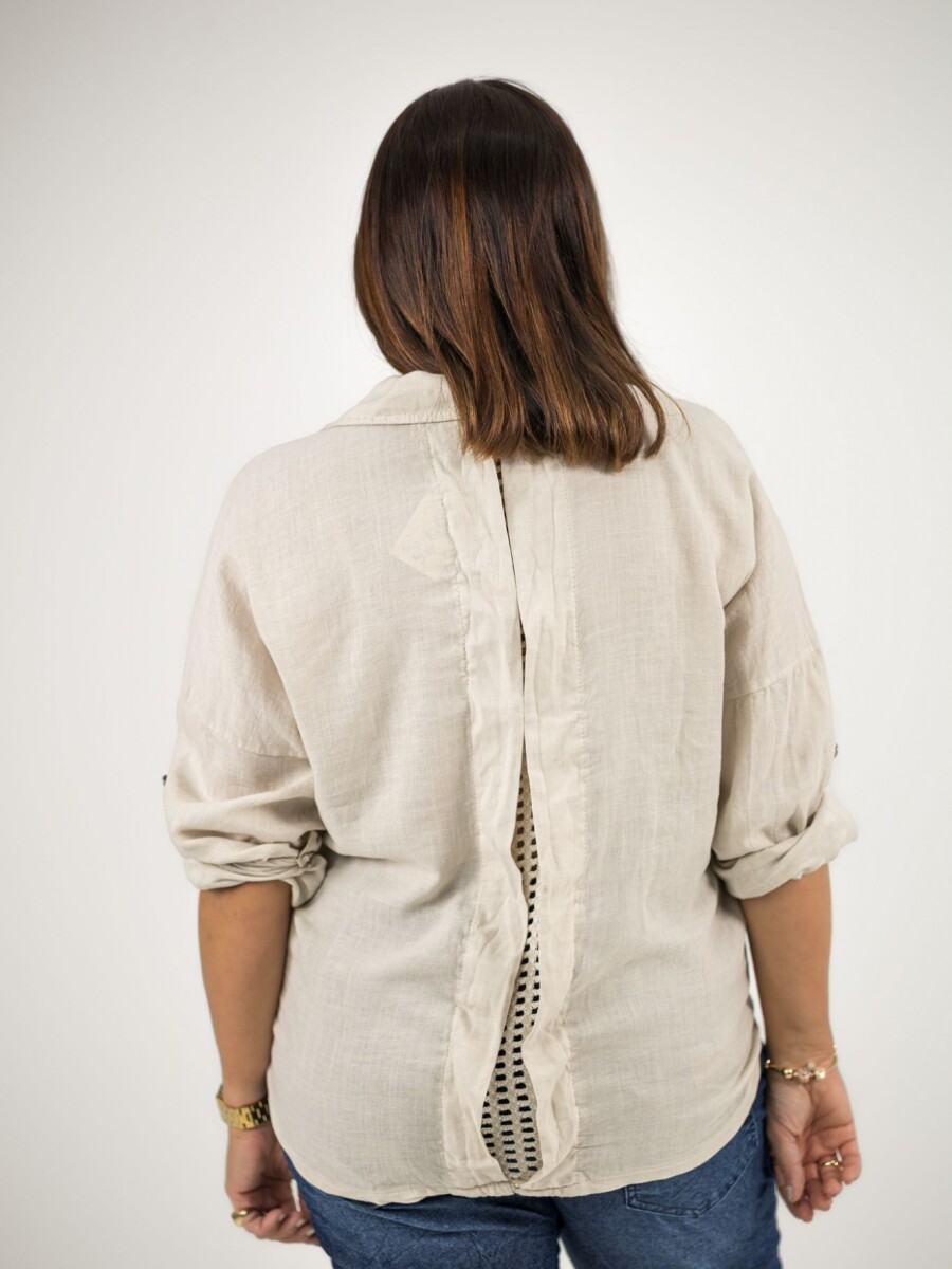 Camisa de lino con flor bordada en bolsillo Beige