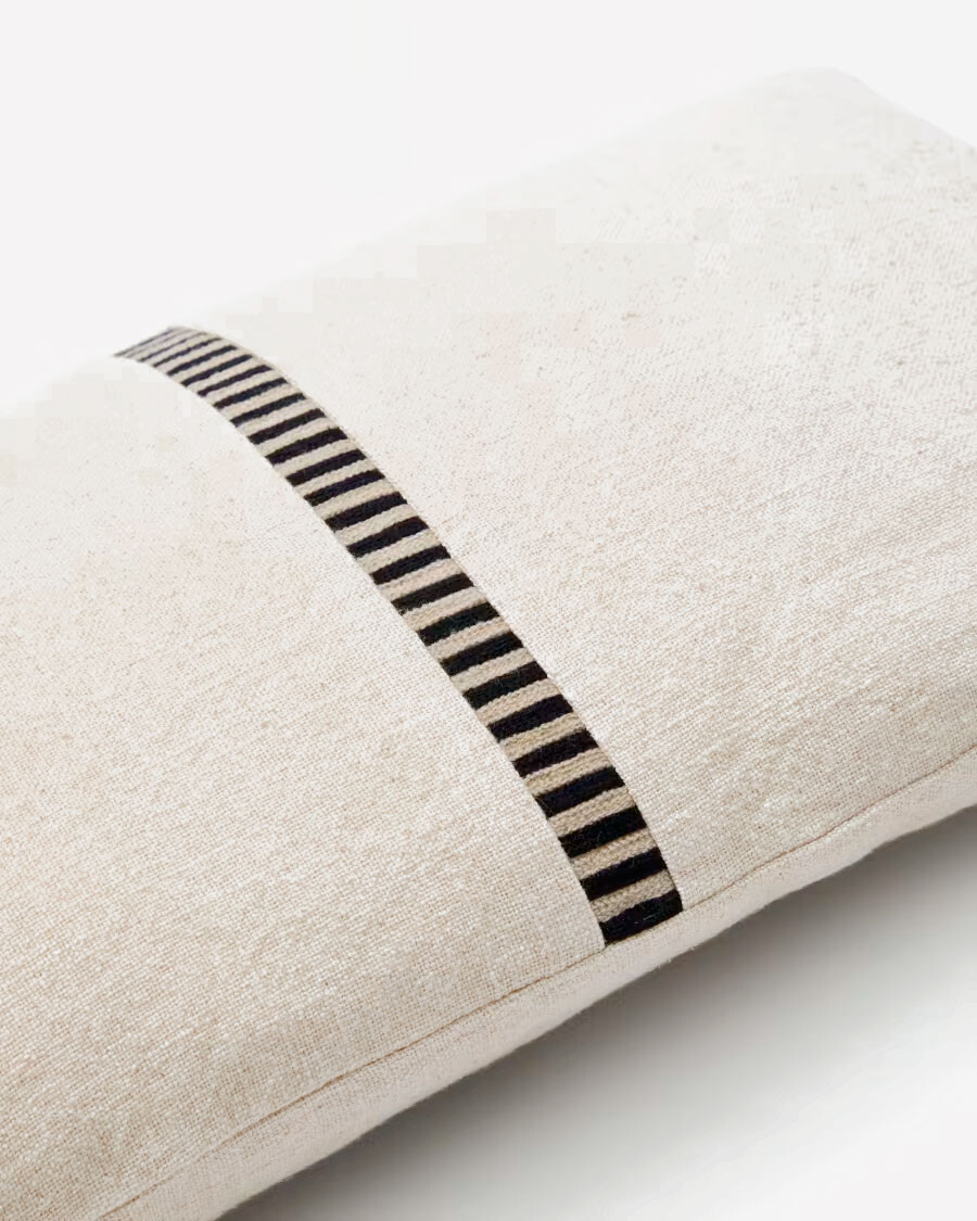 Almohadón Ardit de lino y algodón beige con raya bordada a contraste negro 30 x 50 cm