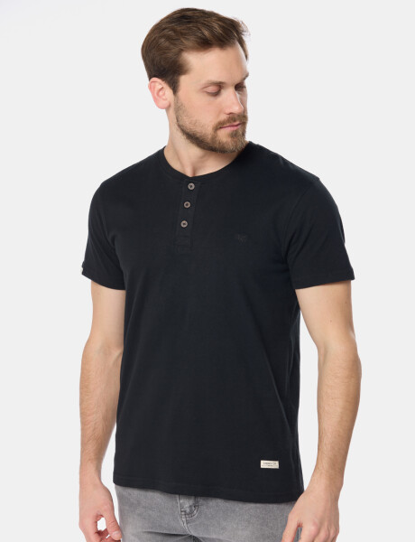 REMERA LISA CON BOTONES Negro