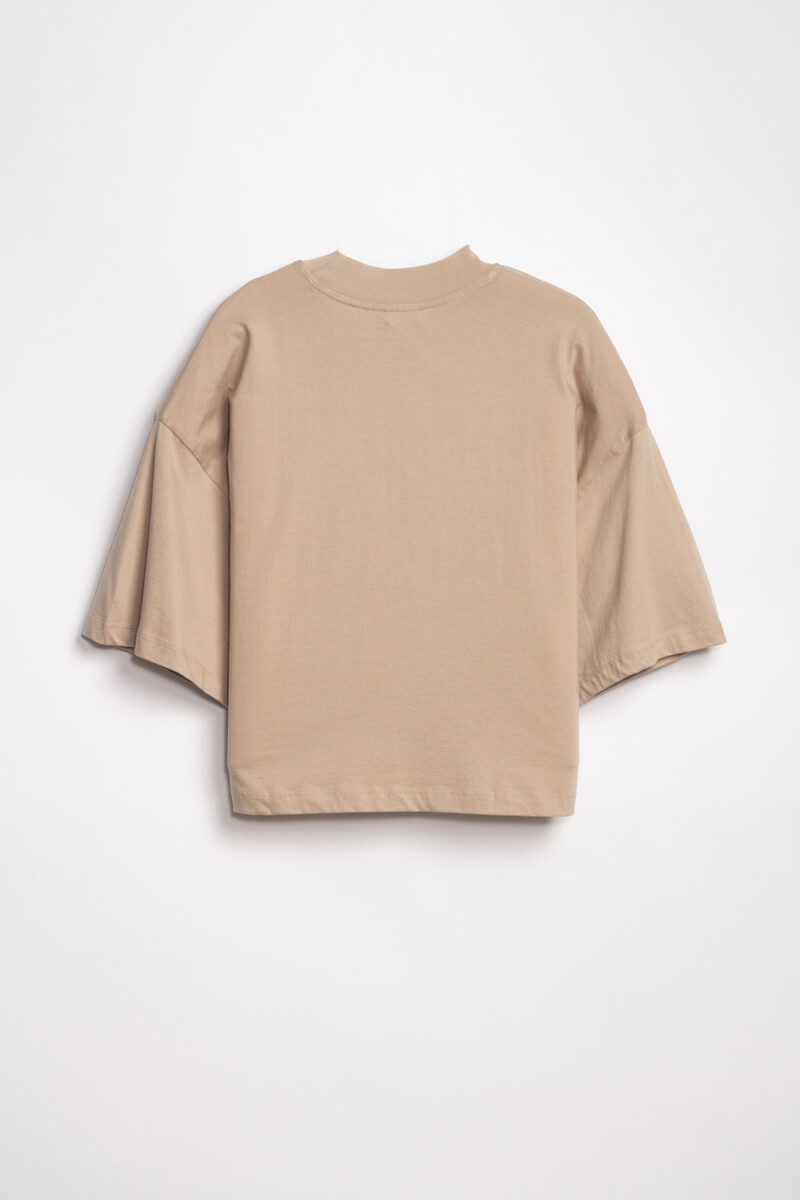 Remera 3/4 Cuello Alto Beige grisáceo