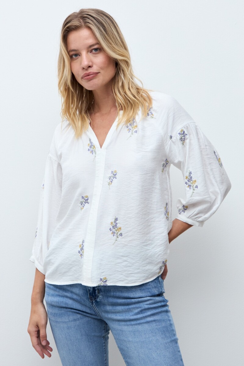 Blusa flores bordadas crudo