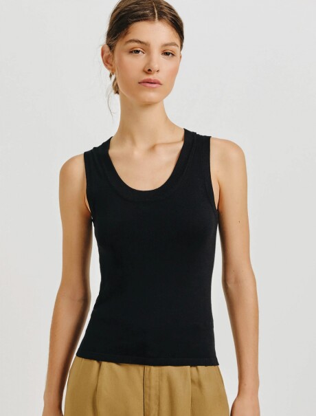 MUSCULOSA SLIM CUELLO EN U NEGRO