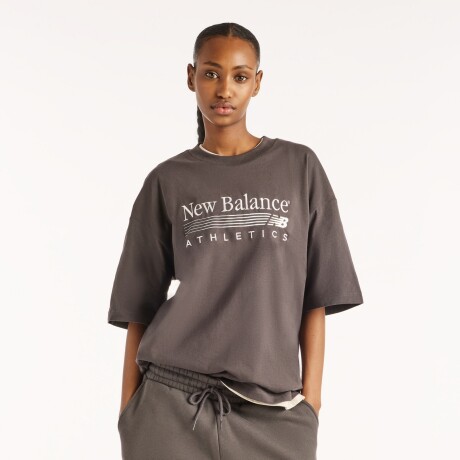 Remera New Balance de Dama - Tracklside - WT6297MKBLK DARK GREY