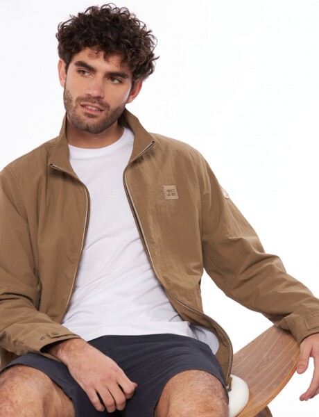 CAMPERA LIVIANA DE NYLON Beige