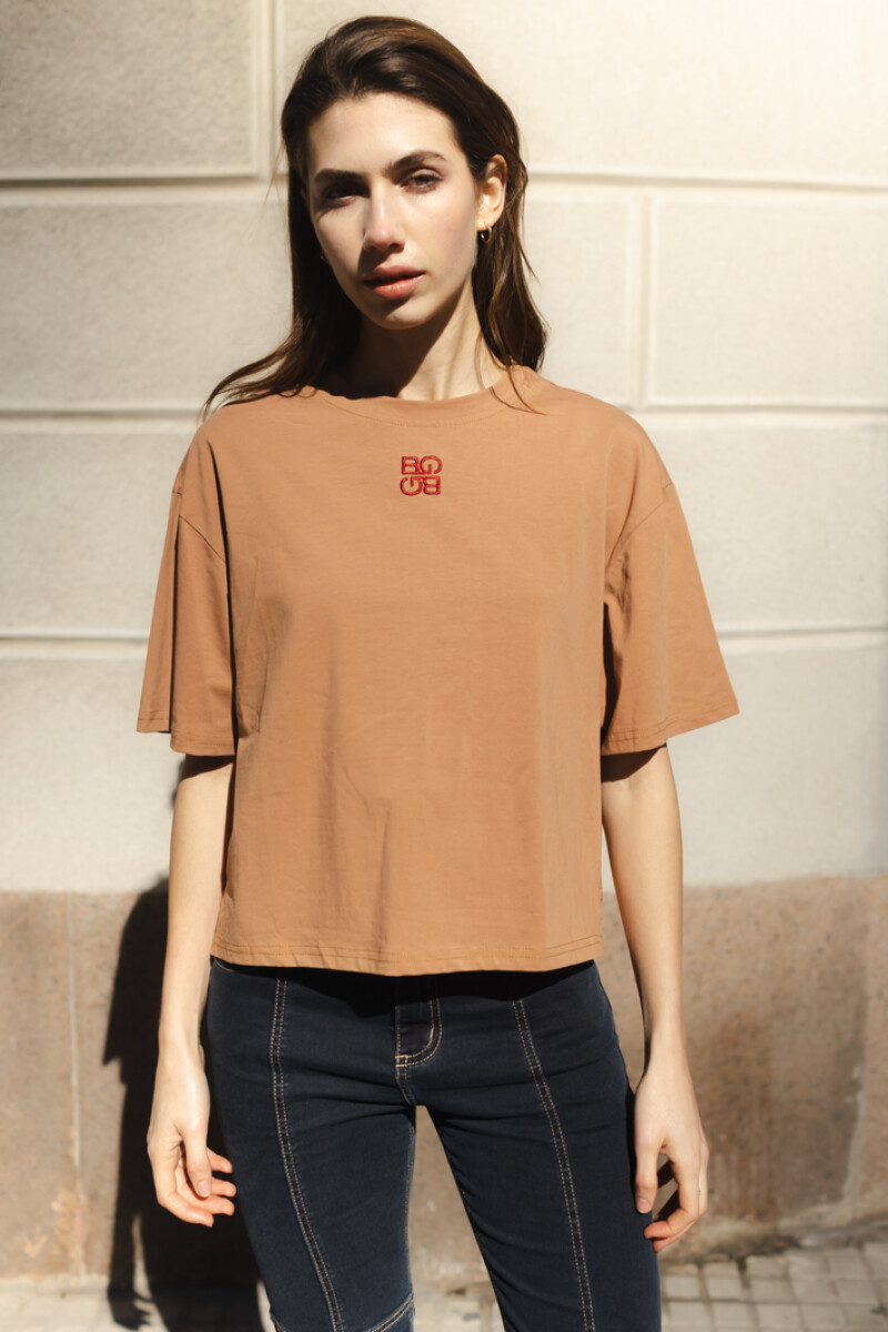 Remera Tag Camel