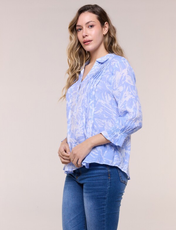 Blusa Estampada Pincelada Con Alforzas CELESTE