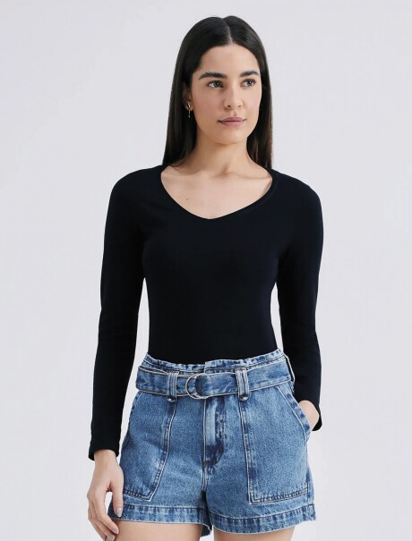 BLUSA BÁSICA DE MANGA LARGA Y CUELLO EN V NEGRO