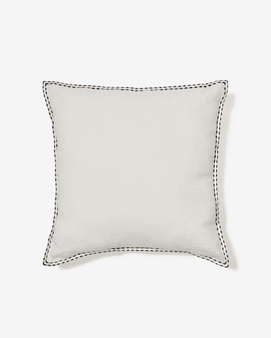 Almohadón Sinet de lino blanco con bordado negro 45 x 45 cm