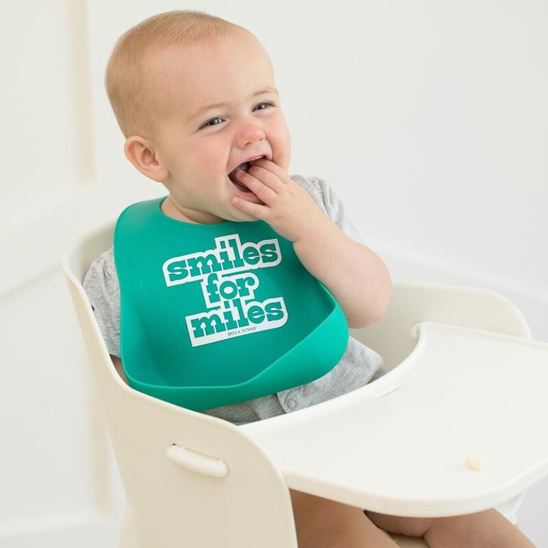 Babero de silicona con bolsillo Smile for miles