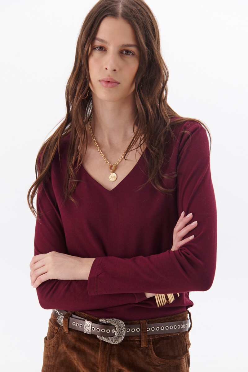 REMERA V DOBLE M/L BURDEOS