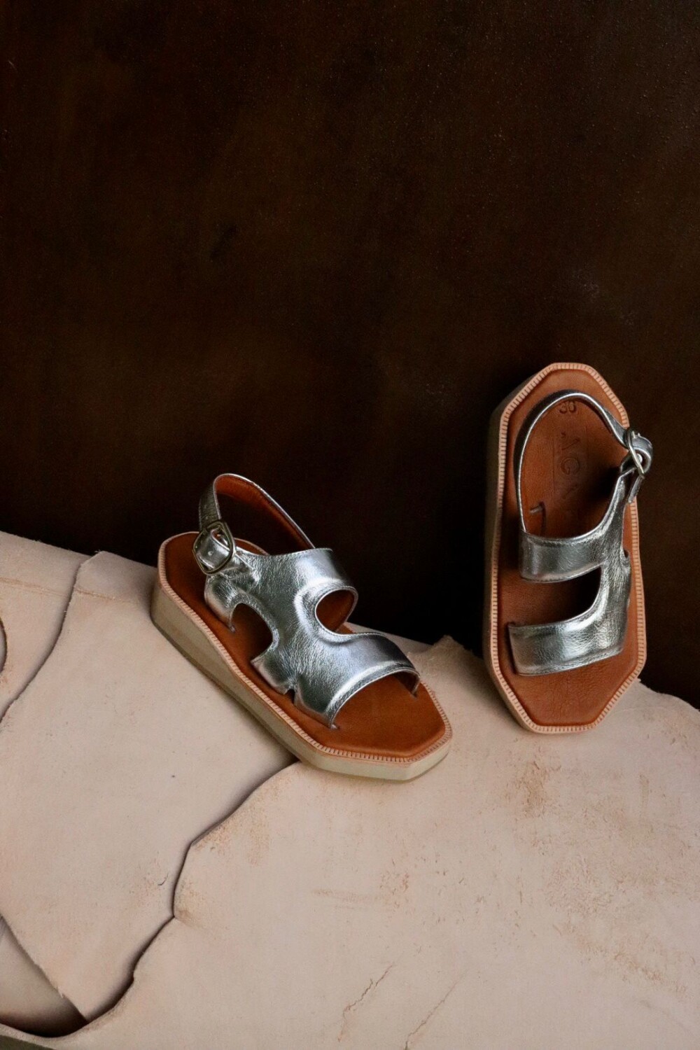 Sandalia Cut Out Plateado