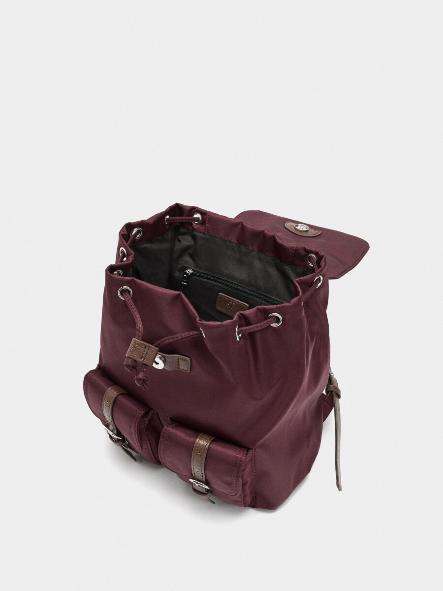Mochila De Nylon Con Colgante burdeos