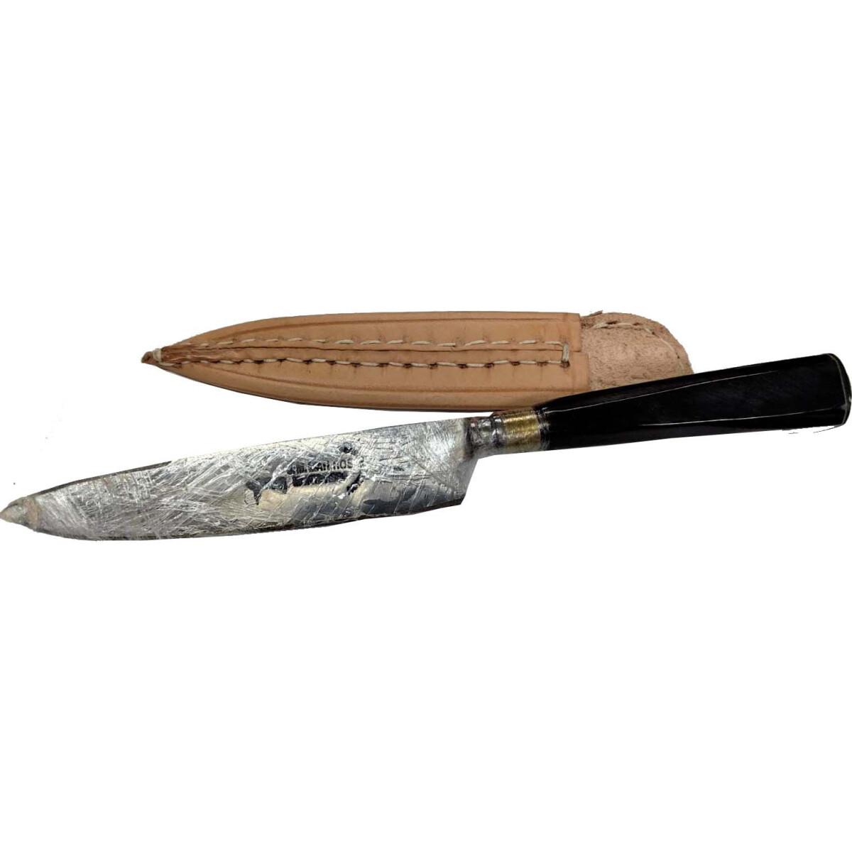 Cuchillo Cazador Linea Dorada Guampa 12cm.- 