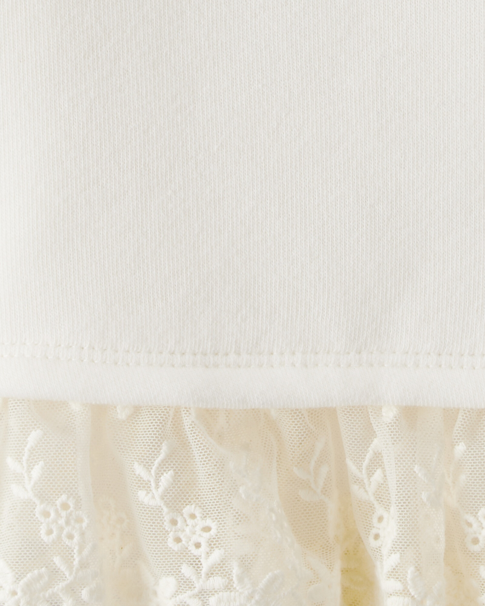 Remera de algodón, con volado de encaje, marfil Sin color