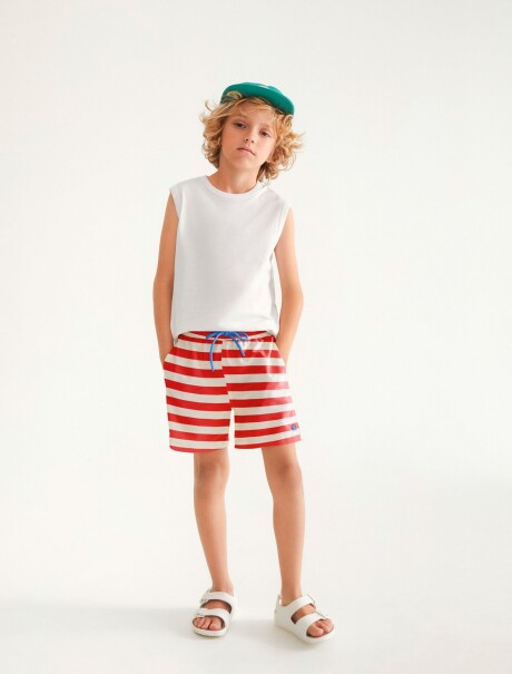SHORT INFANTIL CON ESTAMPADO ROJO