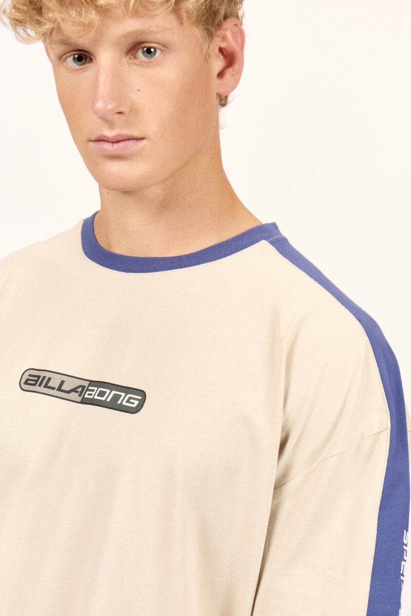 REMERA SPEC ICON OVER TEE G-gris