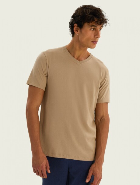 CAMISETA BÁSICA WORLD CUELLO EN V T-SHIRT MM MASC