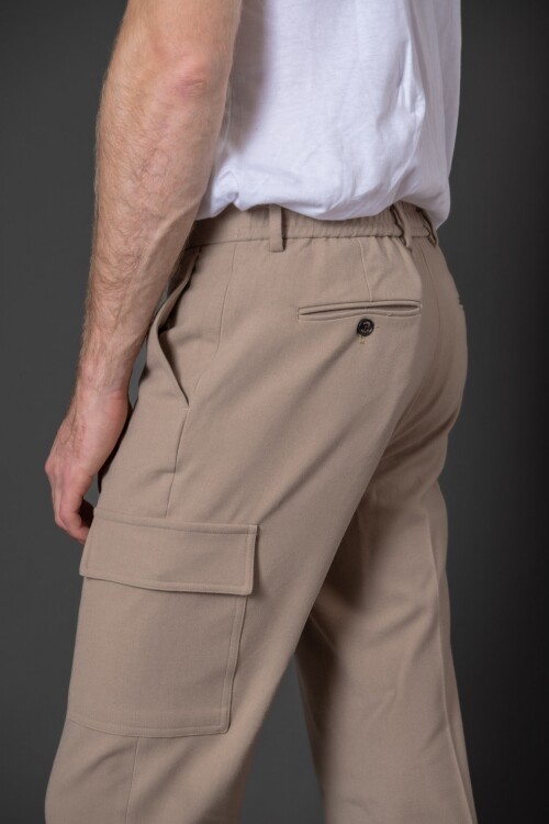 Pantalón cargo Beige