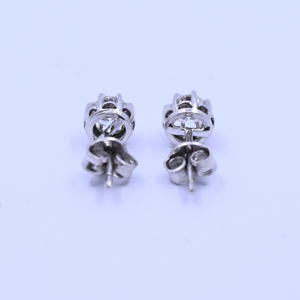 Caravanas oro 18k blanco y brillantes engarce 8 puntas. Caravanas oro 18k blanco y brillantes engarce 8 puntas.