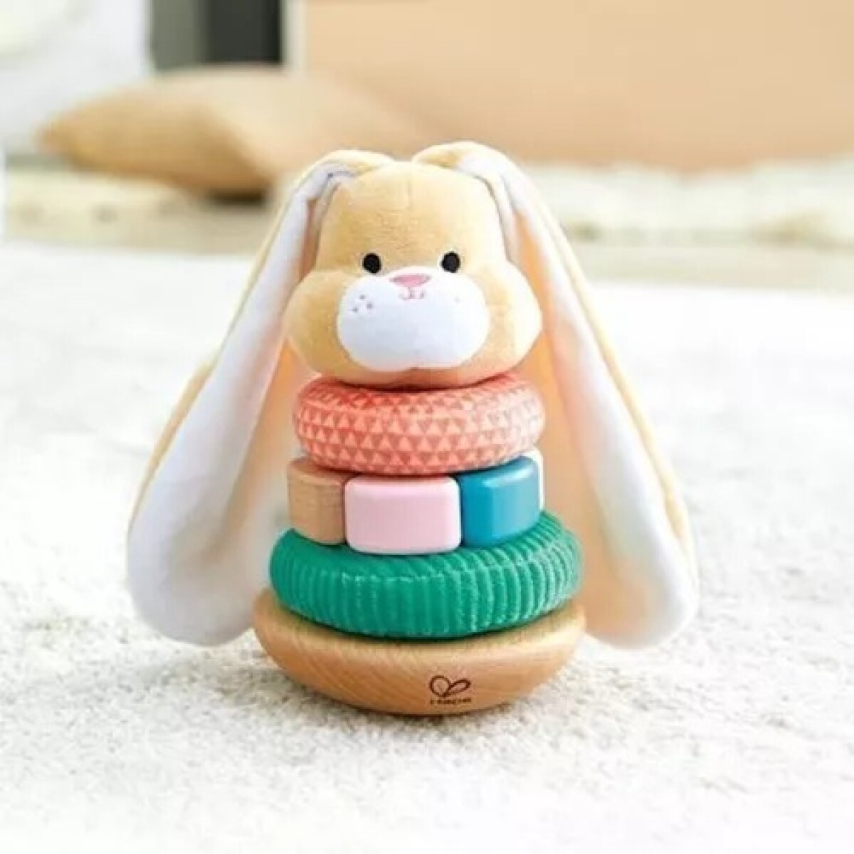Conejo apilable madera y peluche HAPE 