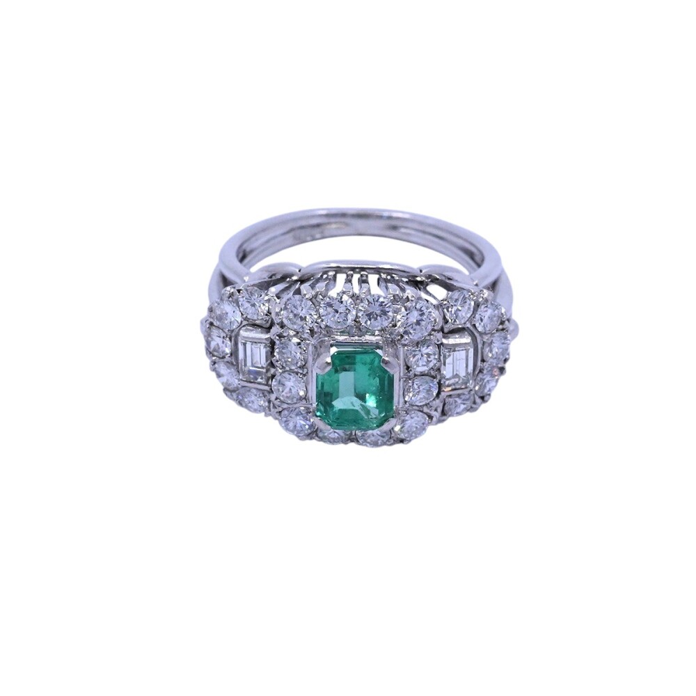Anillo oro 18k blanco con esmeralda y brillantes. Anillo oro 18k blanco con esmeralda y brillantes.
