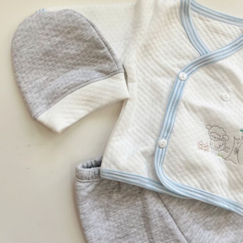 Bata- Pantalón y Gorrito N/a