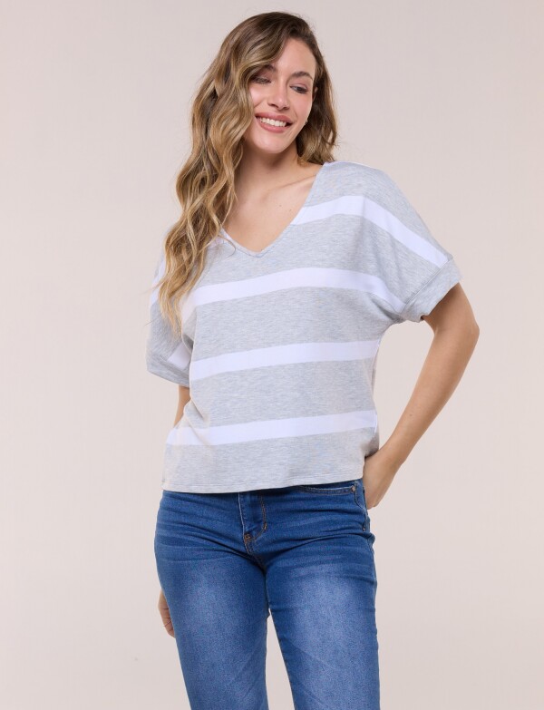 Remera Marinera Escote V GRIS