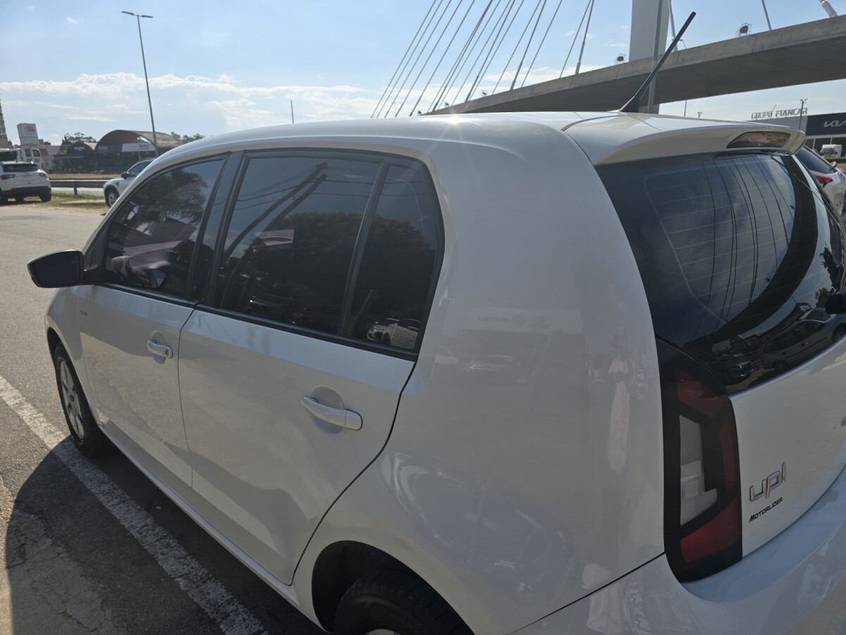 Volkswagen Up Move 1.0 Extra Full | Permuta / Financia Volkswagen Up Move 1.0 Extra Full | Permuta / Financia