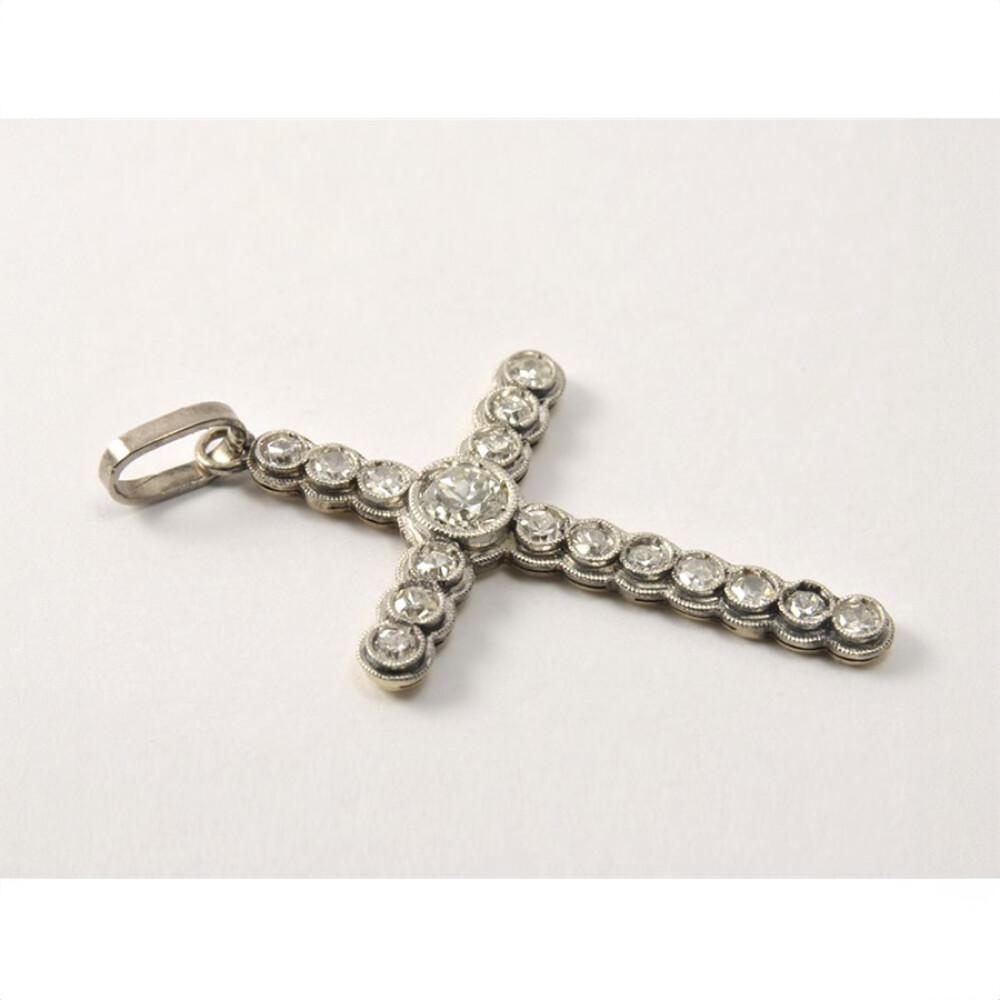 Cruz oro 18K con brillantes Cruz oro 18K con brillantes