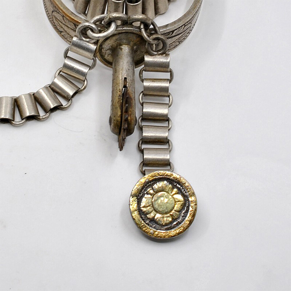 Par De Espuelas En Metal, Plata, Cuero Y Oro Par De Espuelas En Metal, Plata, Cuero Y Oro