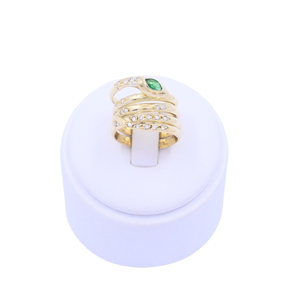 Anillo oro 18k serpiente con esmeralda y brillantes. Anillo oro 18k serpiente con esmeralda y brillantes.