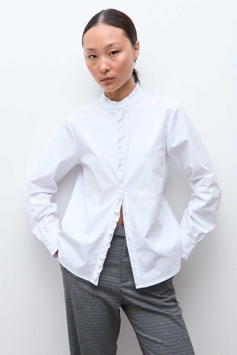 Camisa con volados crudo