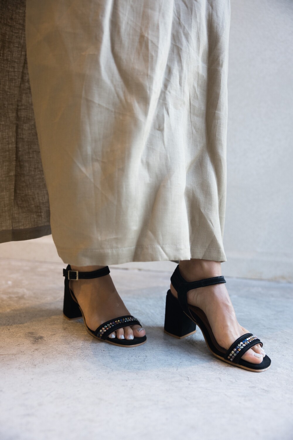 Sandalia Vic Negro/strass Colores