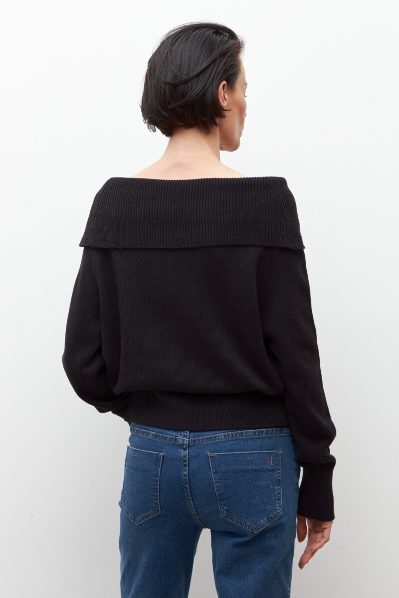 Sweater escote bardot negro