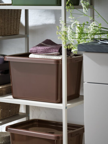 Caja de almacenamiento BASIC BOX 15 L con tapa berenjena. Caja de almacenamiento BASIC BOX 15 L con tapa berenjena.