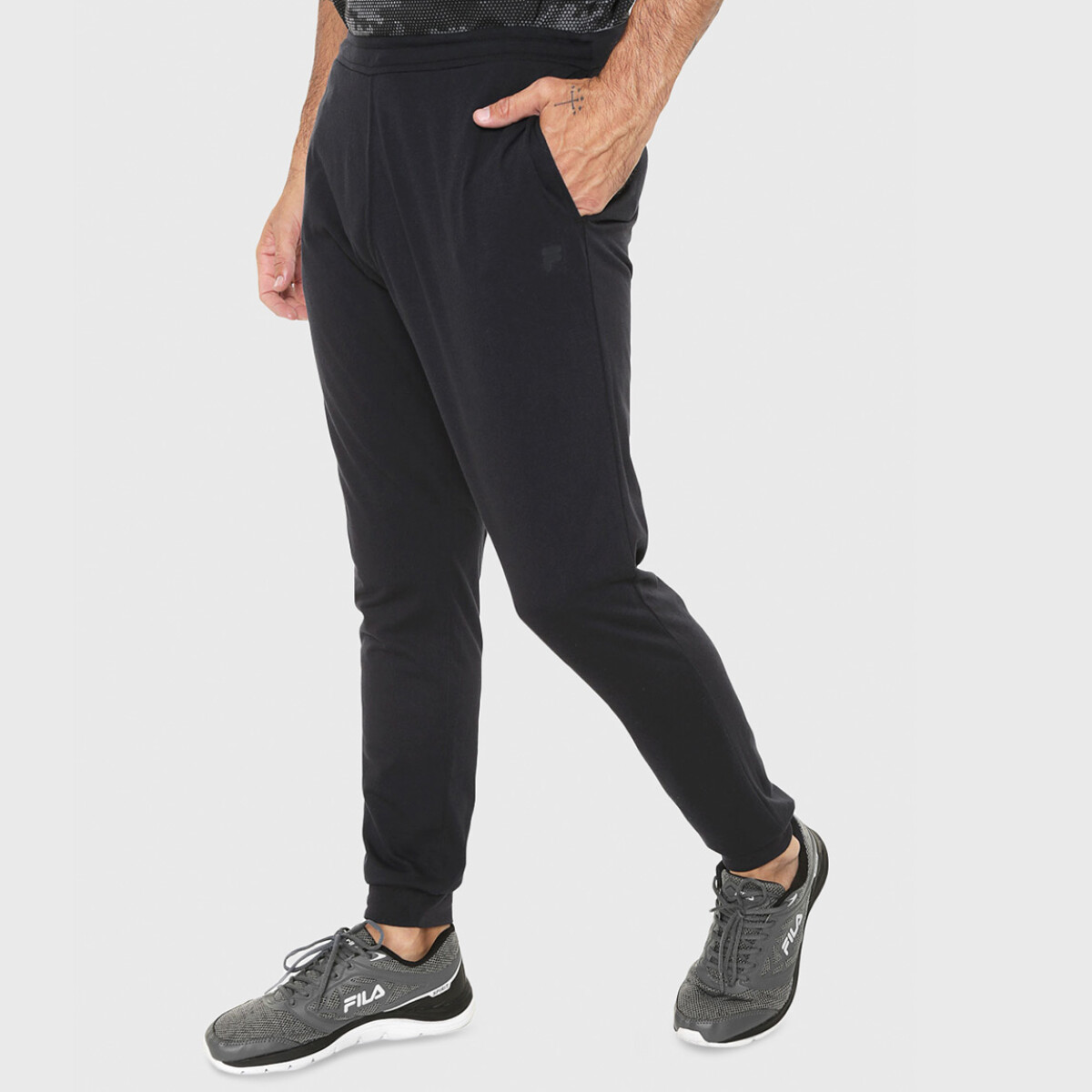 FILA CALCA HOMBRE JOG STUDIO PRETO/MESCLA - Negro 