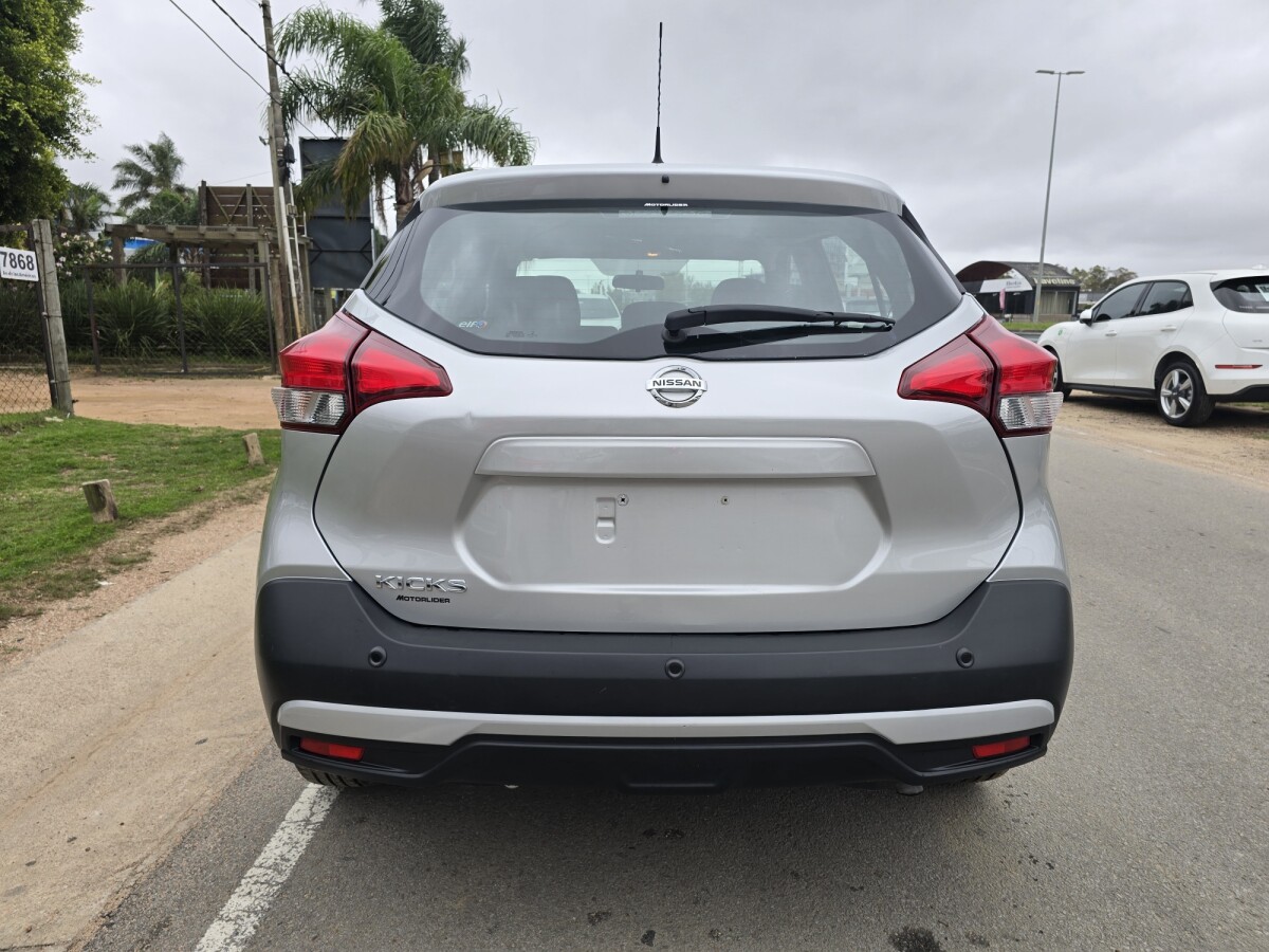 Nissan Kicks Advance EXCELENTE ESTADO! | Permuta / Financia Nissan Kicks Advance EXCELENTE ESTADO! | Permuta / Financia