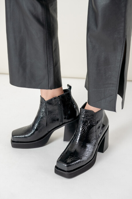 Bota mora Charol negro