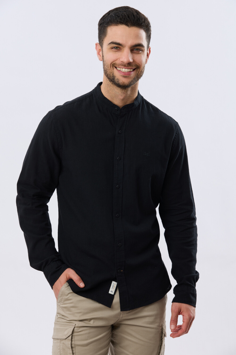 CAMISA LISA DE LINO CUELLO MAO Negro