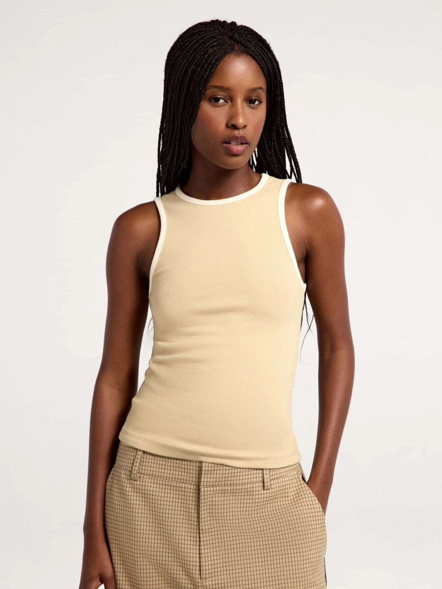 CAMISETA SIN MANGAS CON RIBETE EN CONTRASTE - AMARILLO 