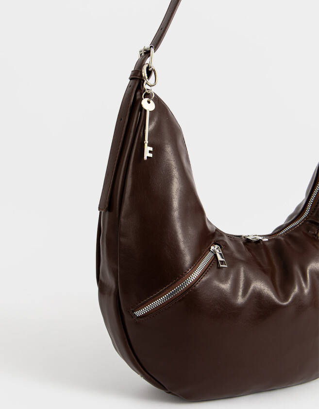 Saca Cartera Saca Con Charm - Marron Oscuro
