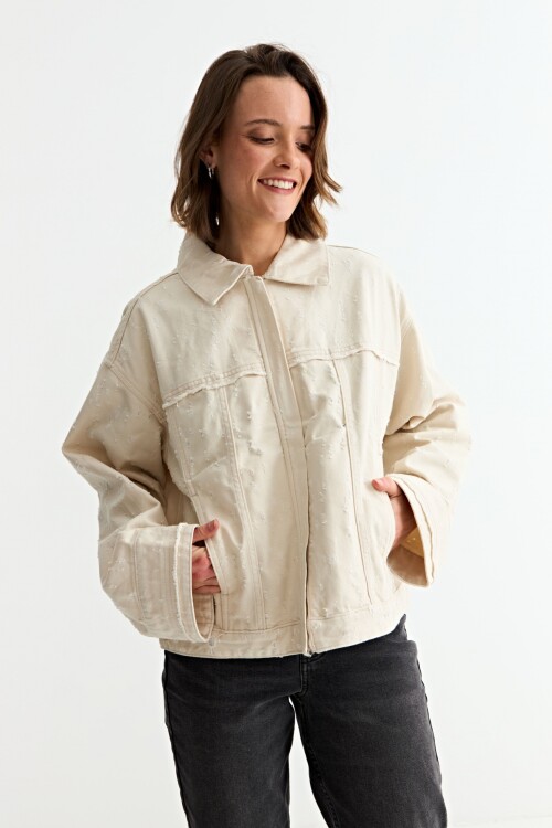 Campera de jean con desgastes CRUDO